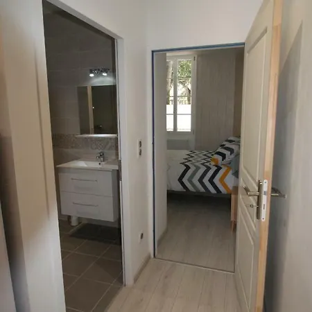 Apartment Lot Of Bed *